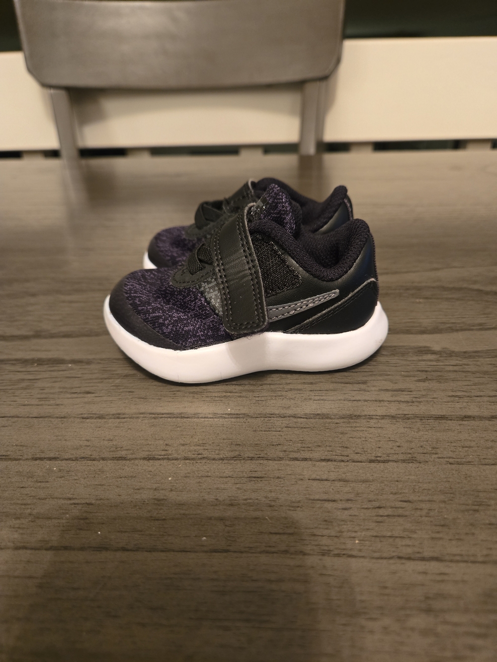 Nike Kids Sneakers in Black  with White Sole
